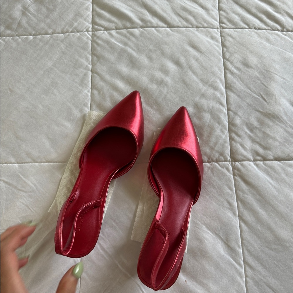 Red pumps